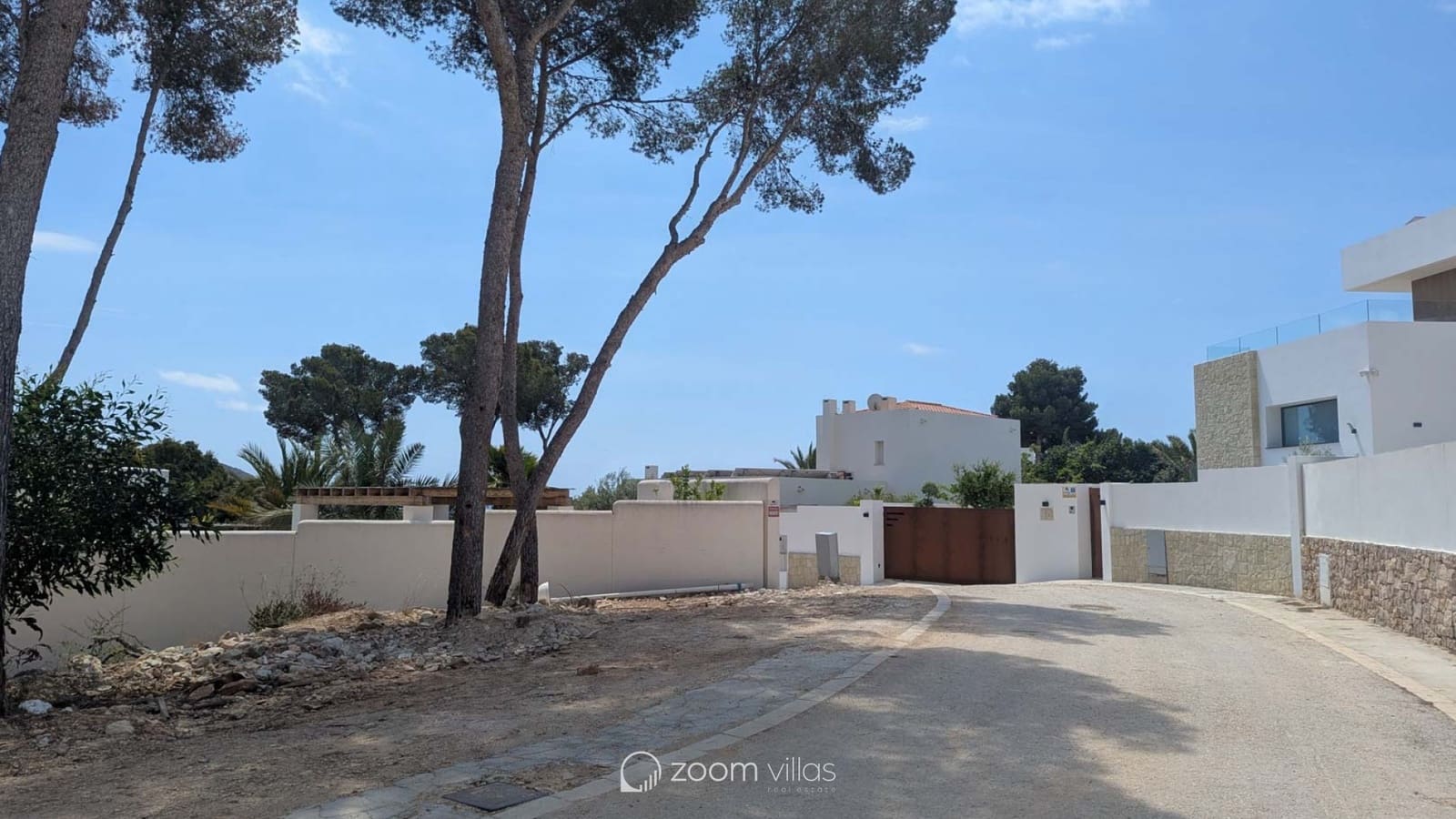 4 bedroom Villa for sale in Moraira with pool - € 1,499,000 (Ref: 9999533)