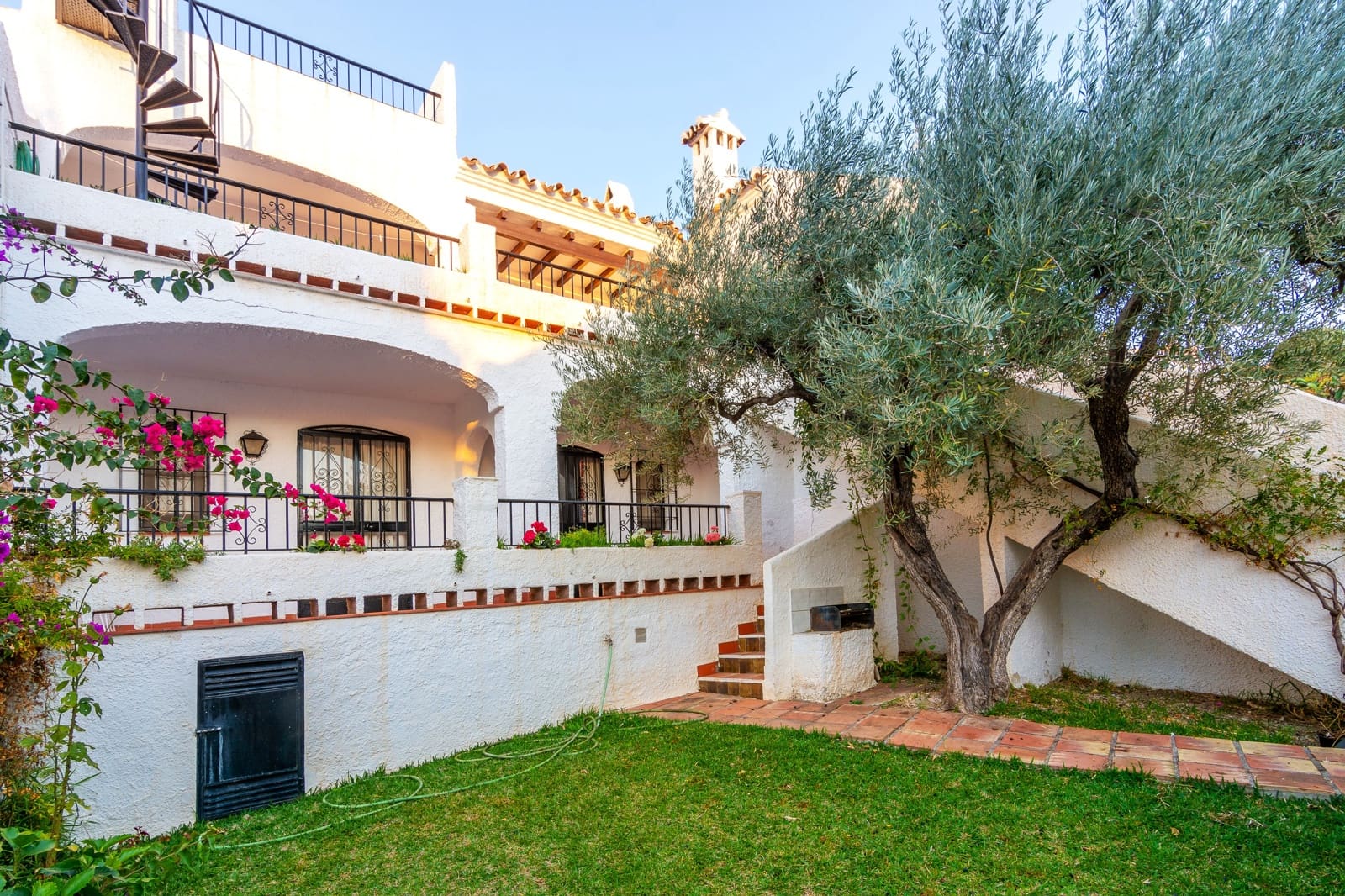 4 soveværelse Byhus til salg i Nerja med swimmingpool - € 475.000 (Ref: 8953400)