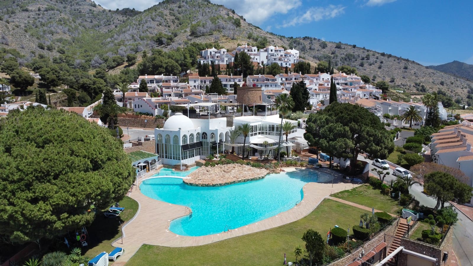 2 bedroom Apartment for sale in Nerja with pool - € 300,000 (Ref: 8970994)