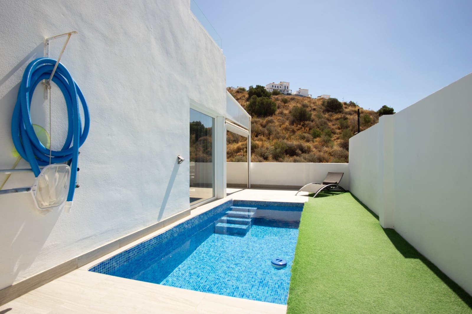 3 bedroom Villa for sale in Torrox-Costa - € 495,000 (Ref: 9293536)