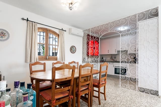 3 quarto Moradia para venda em Capistrano, Nerja com piscina - 585 000 € (Ref: 9296197)