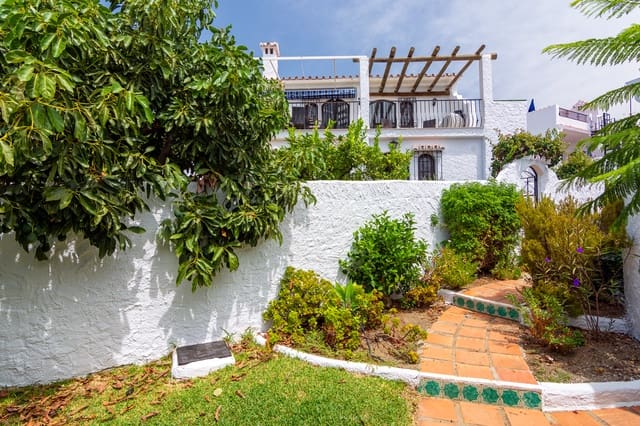 3 quarto Moradia para venda em Capistrano, Nerja com piscina - 585 000 € (Ref: 9296197)
