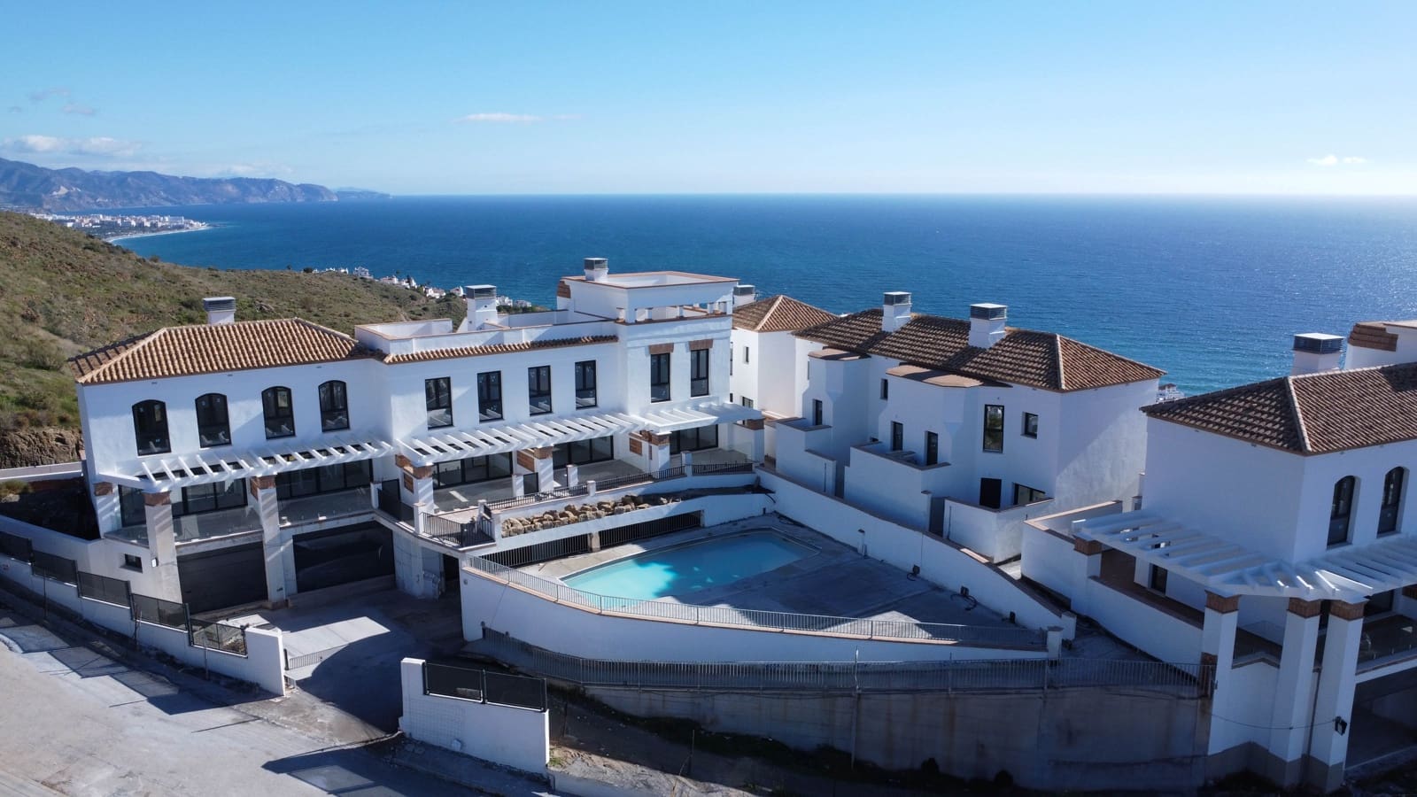 2 soveværelse Byhus til salg i Torrox-Costa med swimmingpool garage - € 318.000 (Ref: 9298828)