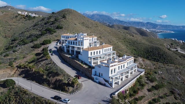 2 soveværelse Byhus til salg i El Peñoncillo, Torrox med swimmingpool garage - € 318.000 (Ref: 9298828)