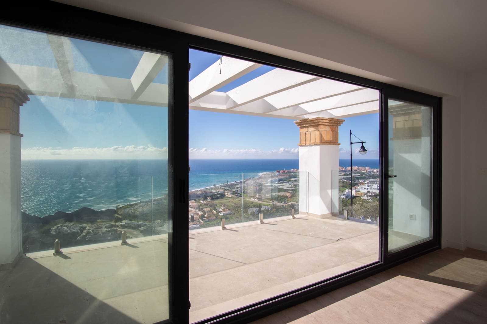 2 soveværelse Byhus til salg i Torrox-Costa med swimmingpool garage - € 318.000 (Ref: 9298828)