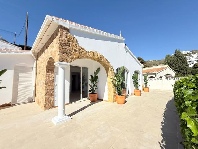 4 soveværelse Villa til salg i El Peñoncillo, Torrox med swimmingpool garage - € 450.000 (Ref: 9447238)