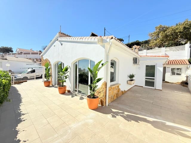 4 soveværelse Villa til salg i El Peñoncillo, Torrox med swimmingpool garage - € 450.000 (Ref: 9447238)