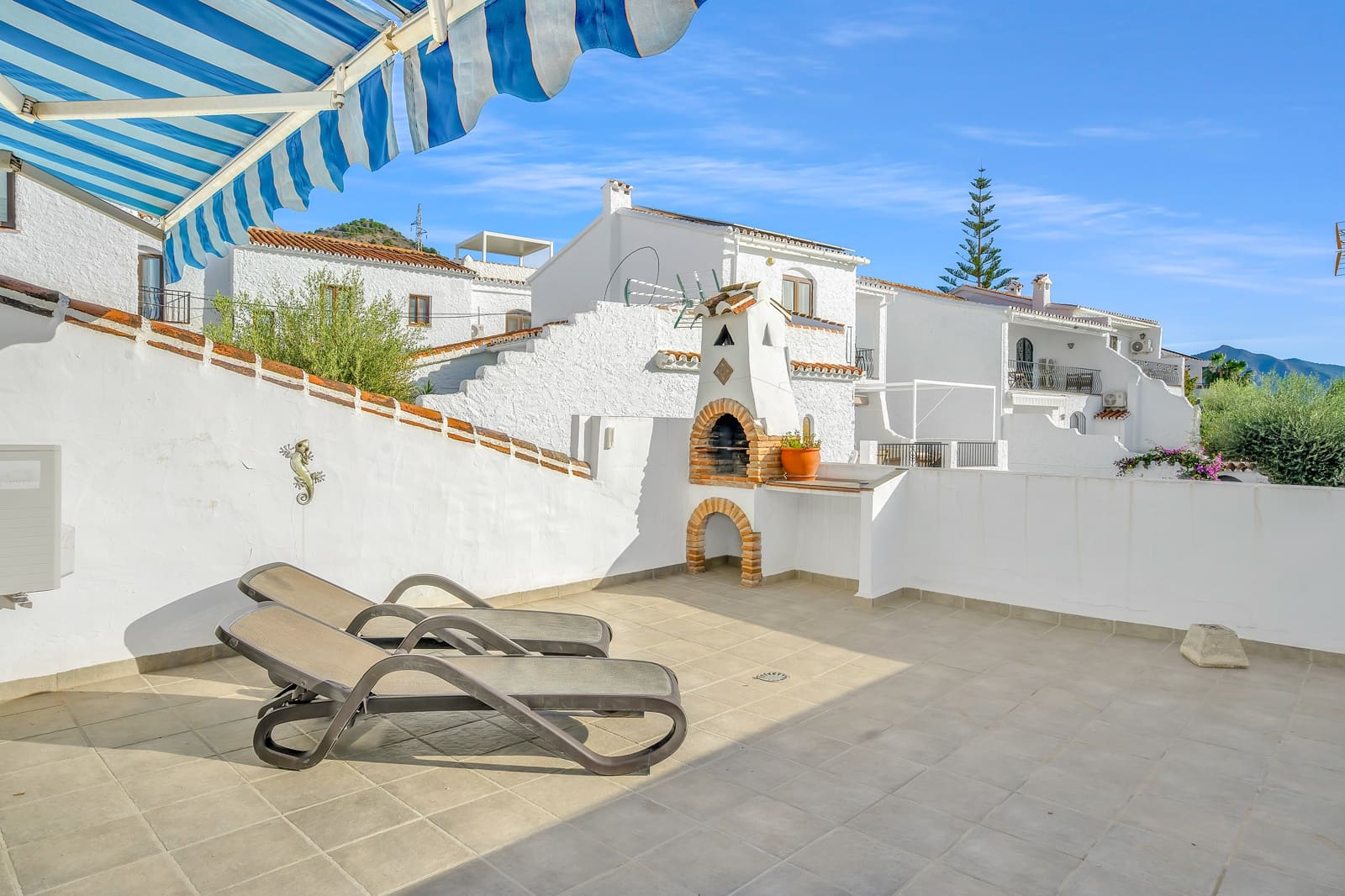 1 bedroom Apartment for sale in Nerja with pool - € 239,000 (Ref: 9449681)