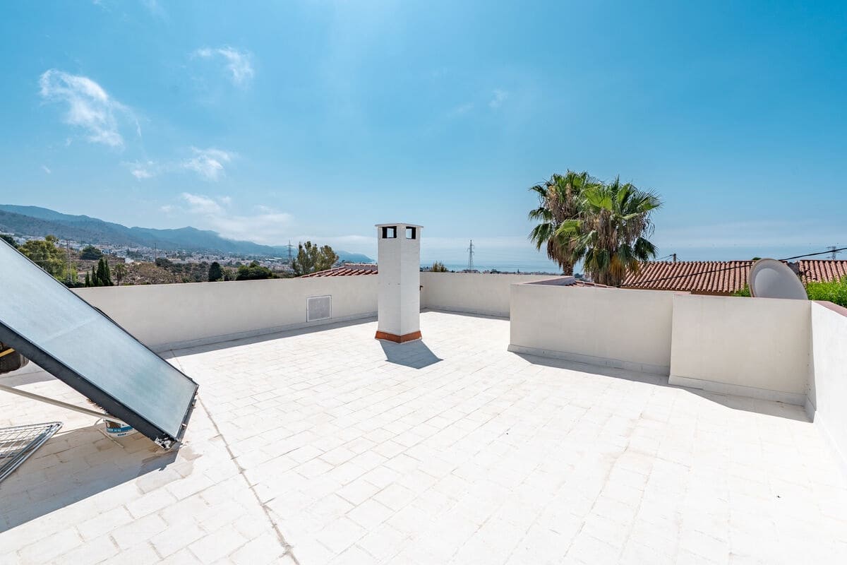 3 slaapkamer Villa te koop in Nerja met zwembad garage - € 695.000 (Ref: 9570034)