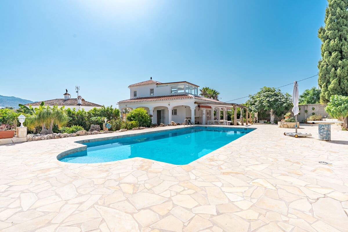 3 slaapkamer Villa te koop in Nerja met zwembad garage - € 695.000 (Ref: 9570034)