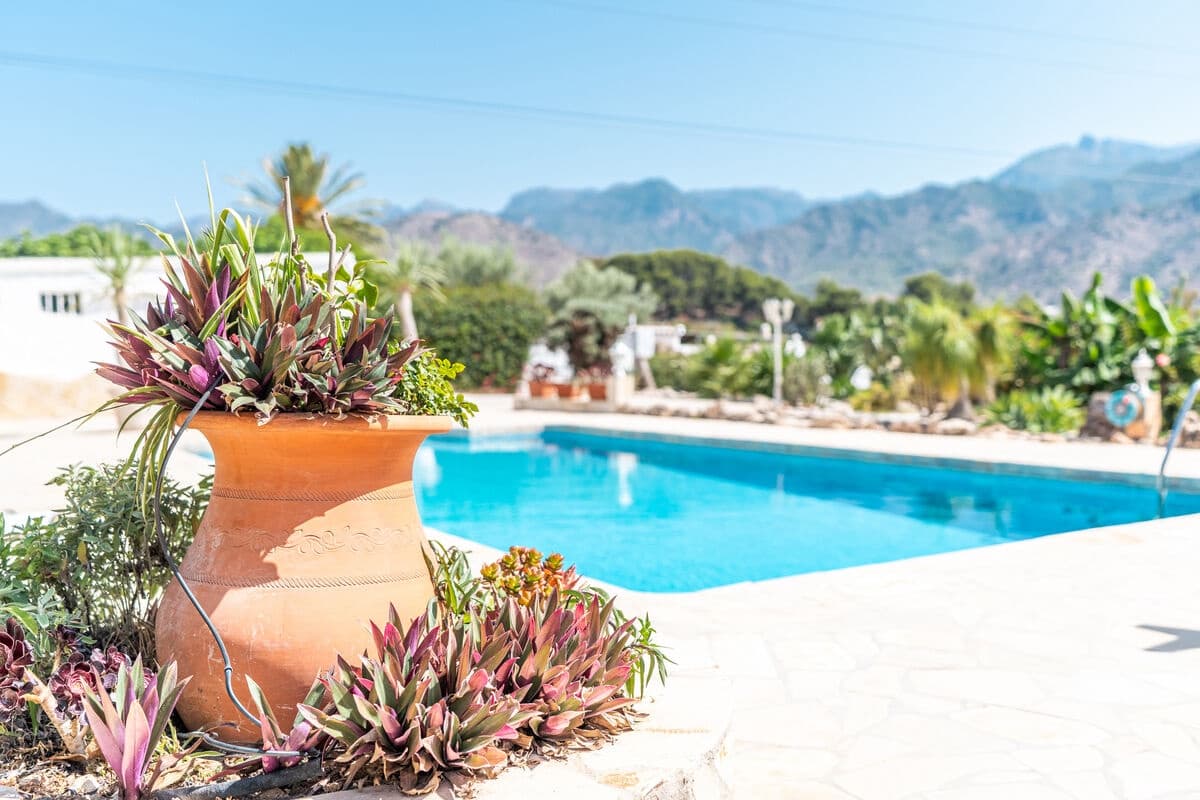 3 slaapkamer Villa te koop in Nerja met zwembad garage - € 695.000 (Ref: 9570034)