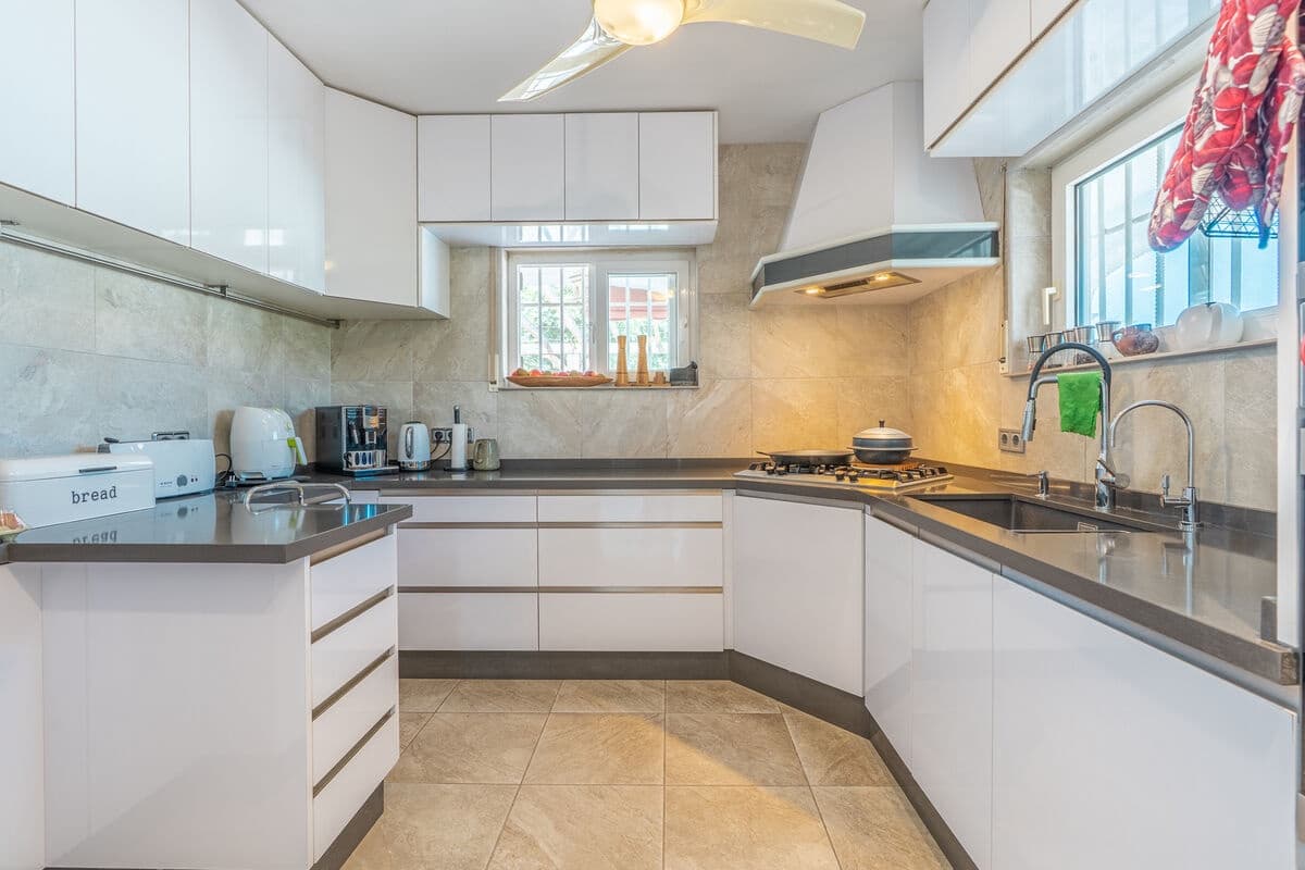 3 slaapkamer Villa te koop in Nerja met zwembad garage - € 695.000 (Ref: 9570034)