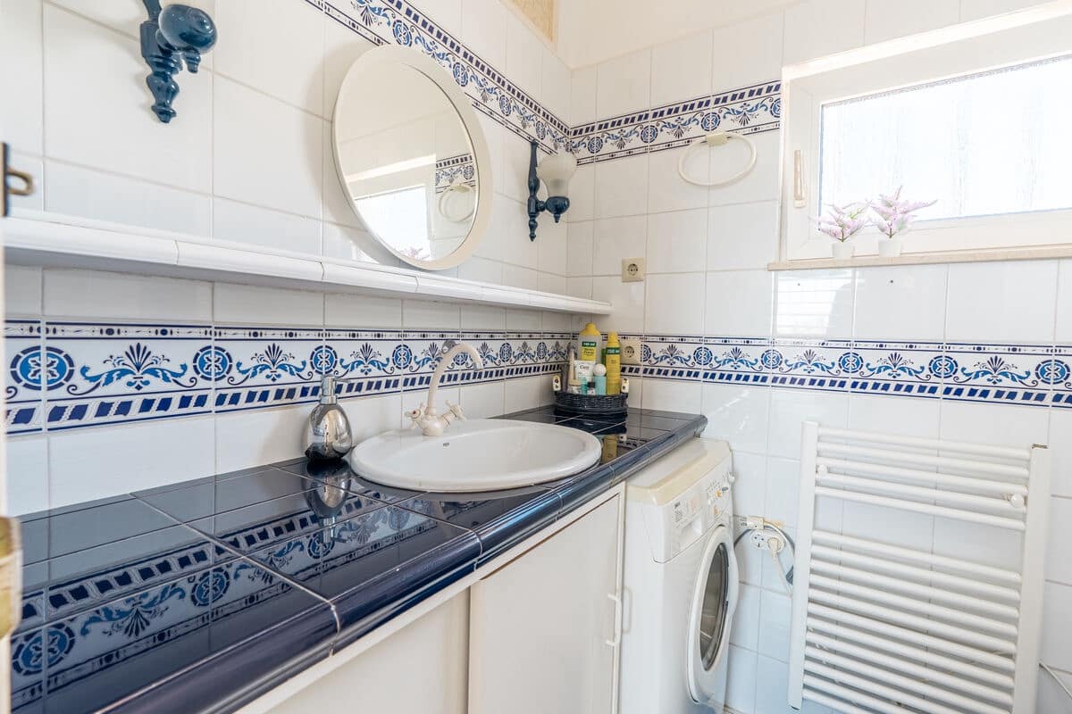 3 slaapkamer Villa te koop in Nerja met zwembad garage - € 695.000 (Ref: 9570034)