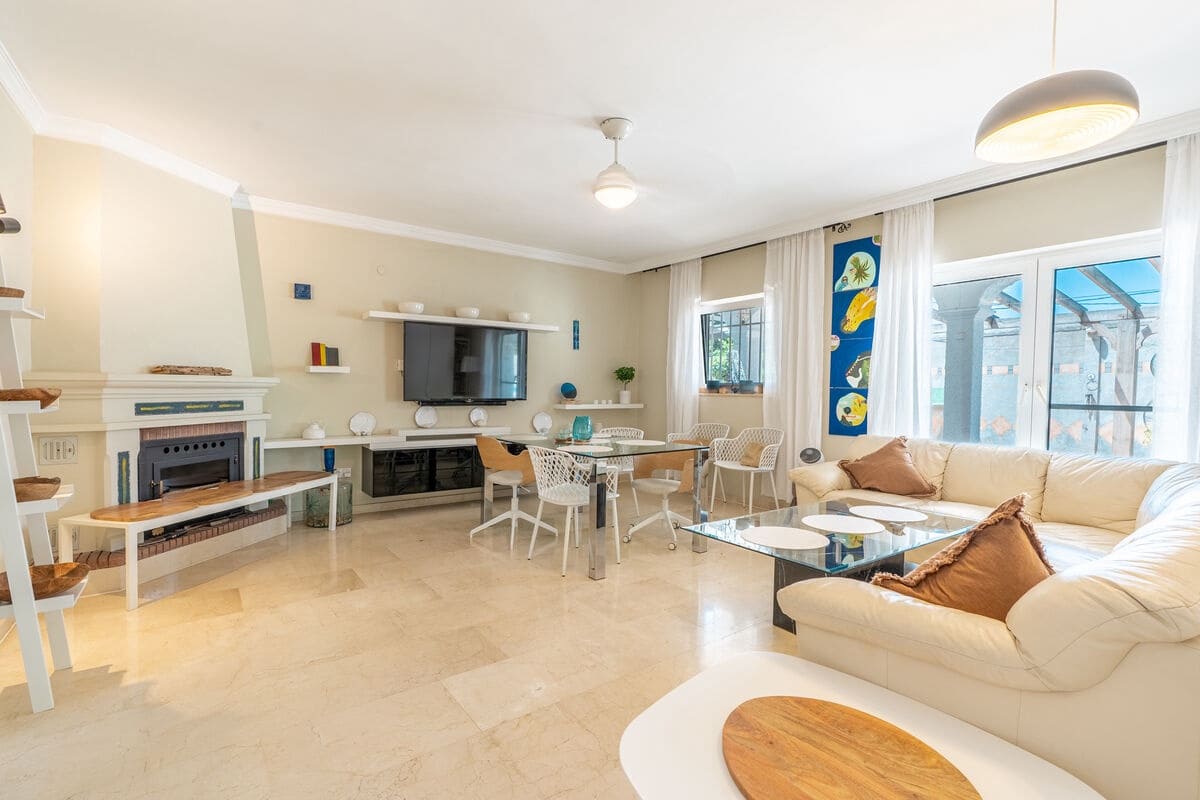 3 slaapkamer Villa te koop in Nerja met zwembad garage - € 695.000 (Ref: 9570034)