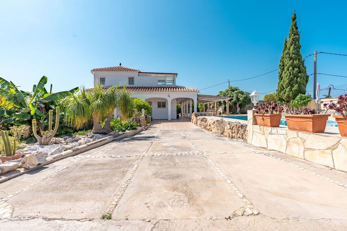 3 slaapkamer Villa te koop in Nerja met zwembad garage - € 695.000 (Ref: 9570034)