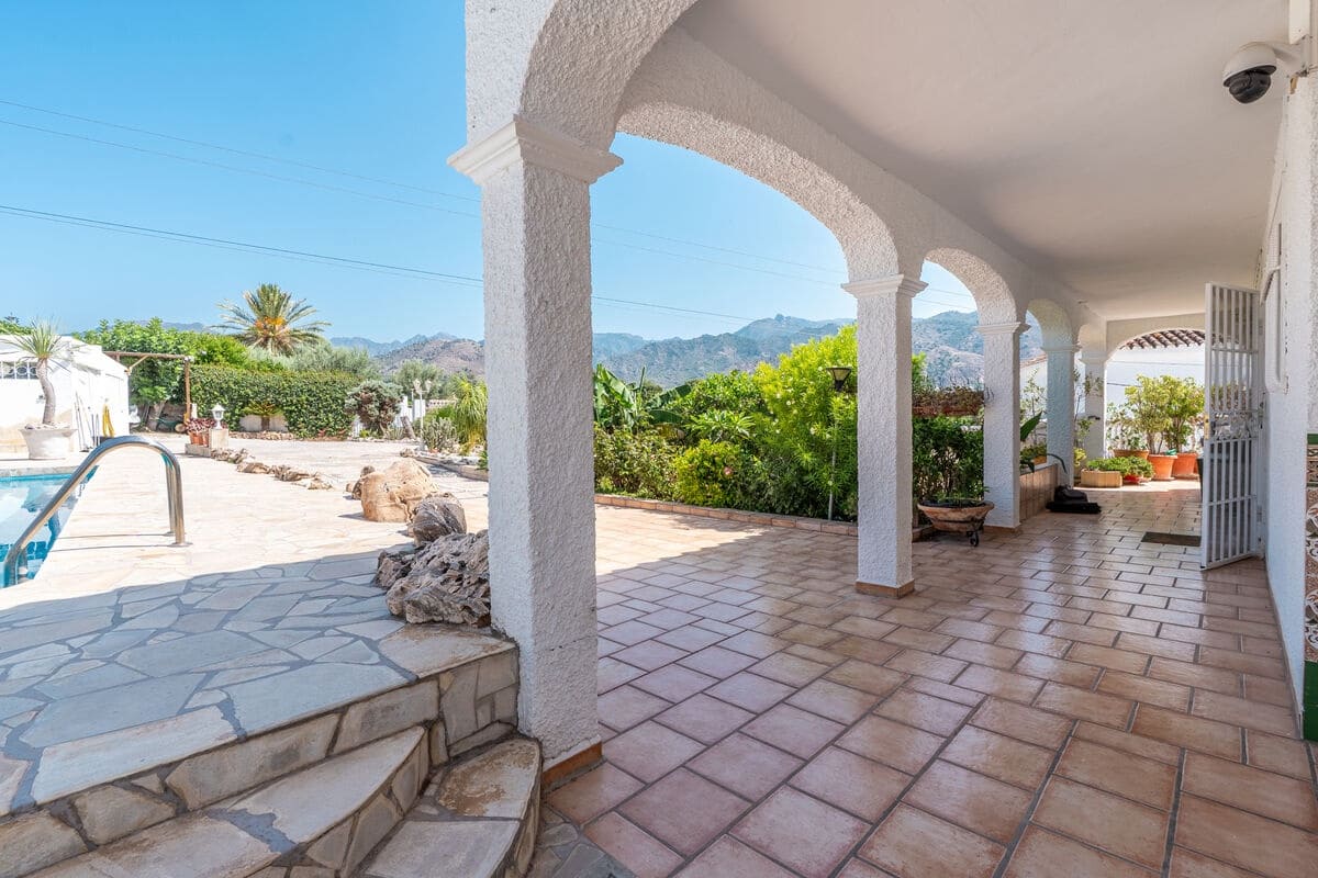 3 slaapkamer Villa te koop in Nerja met zwembad garage - € 695.000 (Ref: 9570034)