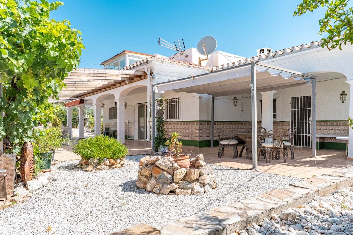 3 slaapkamer Villa te koop in Nerja met zwembad garage - € 695.000 (Ref: 9570034)