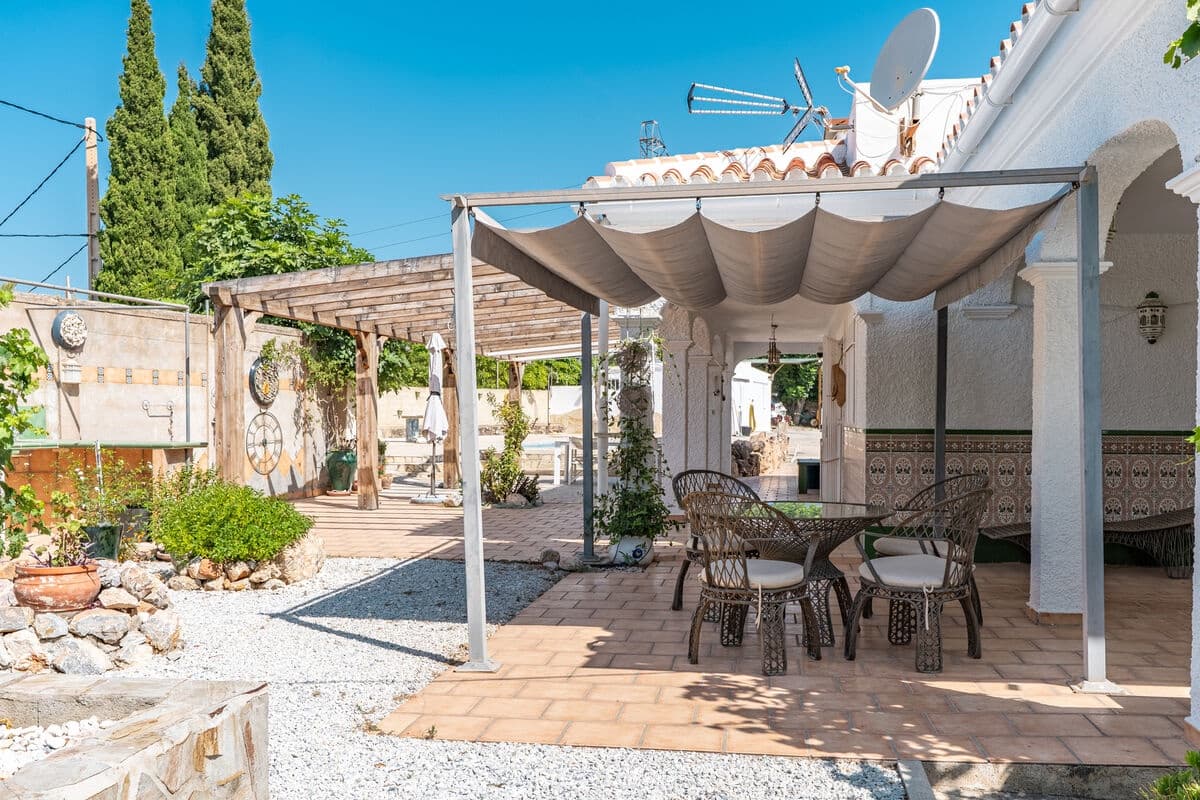 3 slaapkamer Villa te koop in Nerja met zwembad garage - € 695.000 (Ref: 9570034)