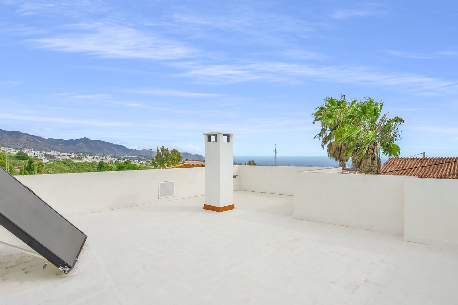 3 bedroom Villa for sale in Nerja with pool garage - € 695,000 (Ref: 9570034)