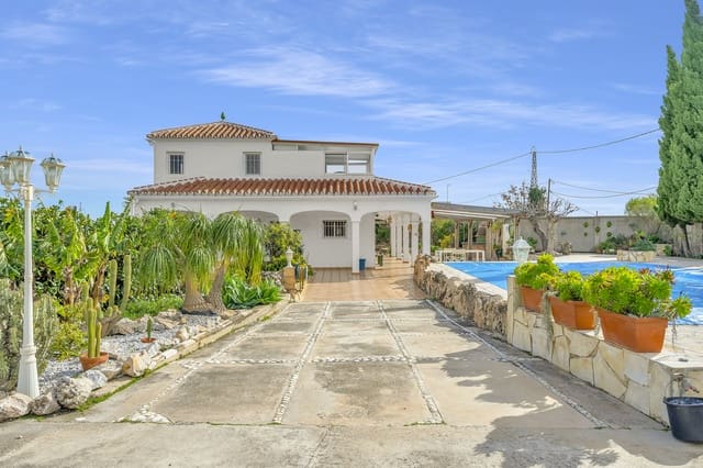 3 sypialnia Willa na sprzedaż w Avda Pescia - Ctra de Frigiliana, Nerja z basenem garażem - 695 000 € (Ref: 9570034)