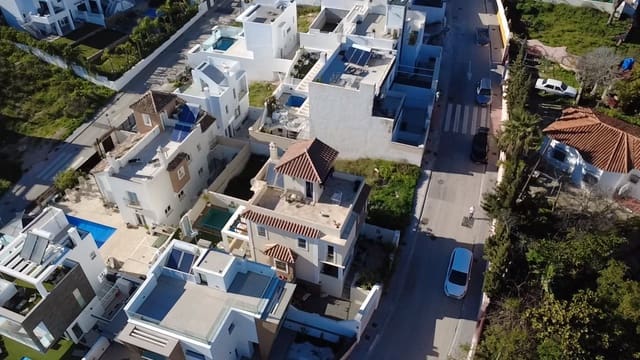 Byggegrund til salg i Avda Pescia - Ctra de Frigiliana, Nerja - € 149.000 (Ref: 9620602)
