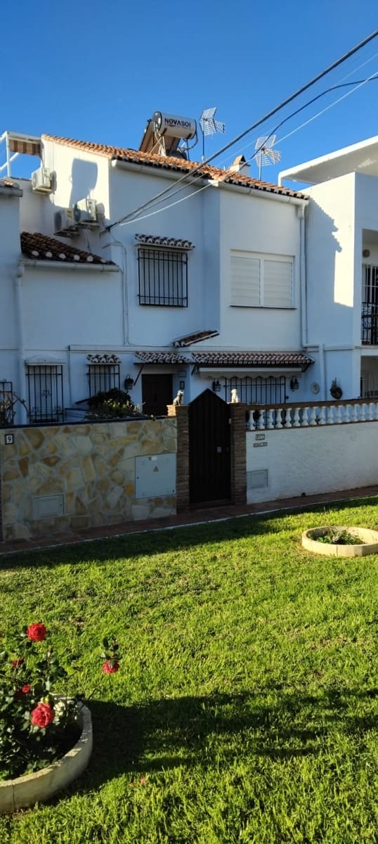 4 makuuhuone Huvila myytävänä paikassa Nerja mukana uima-altaan - 350 000 € (Ref: 9620604)