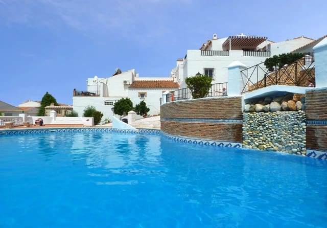 2 makuuhuone Omakotitalo myytävänä paikassa Nueva Nerja, Nerja mukana uima-altaan 
autotalli - 359 000 € (Ref: 9622783)