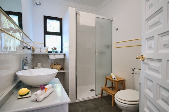 Chalet de 7 habitaciones en Avda Pescia - Ctra de Frigiliana, Nerja en venta con piscina garaje - 645.000 € (Ref: 9739111)