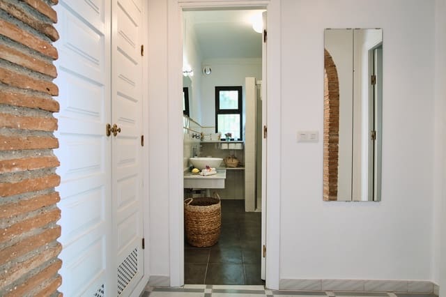 Chalet de 7 habitaciones en Avda Pescia - Ctra de Frigiliana, Nerja en venta con piscina garaje - 645.000 € (Ref: 9739111)