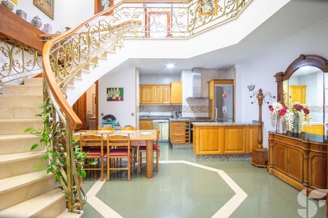 7 soveværelse Byhus til salg i Centro, Nerja - € 970.000 (Ref: 9748263)