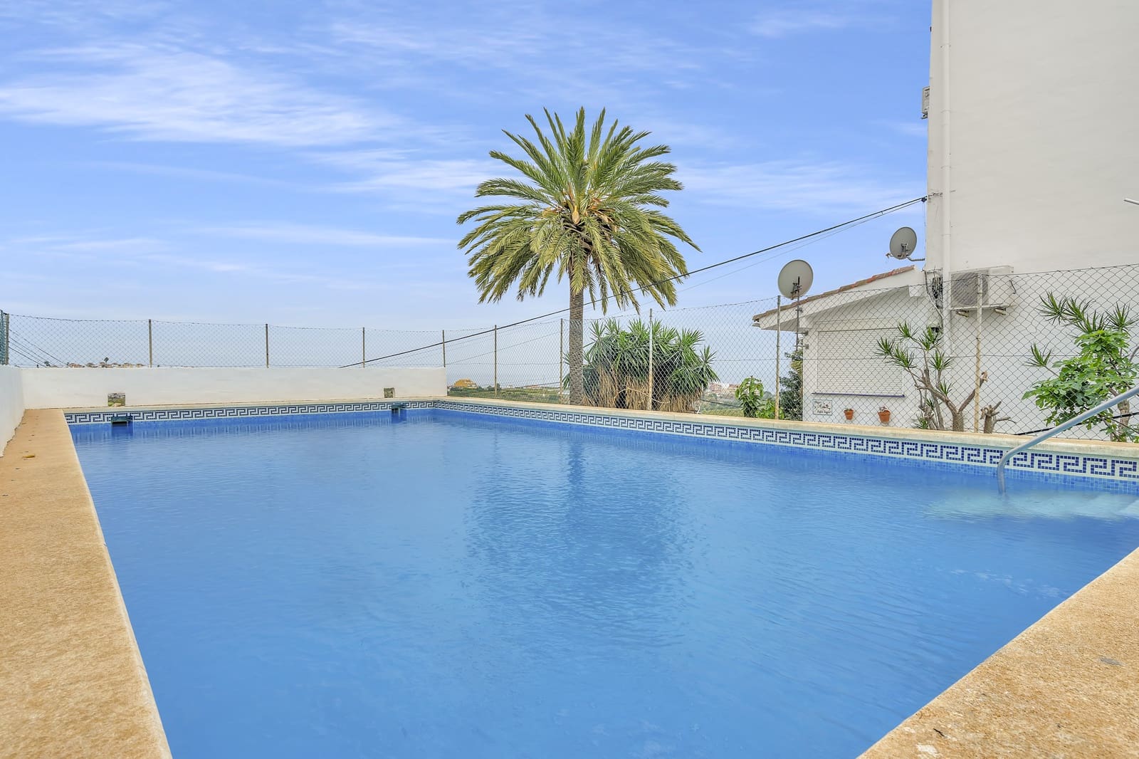 2 bedroom Apartment for sale in Torrox-Costa with pool - € 249,500 (Ref: 9783728)