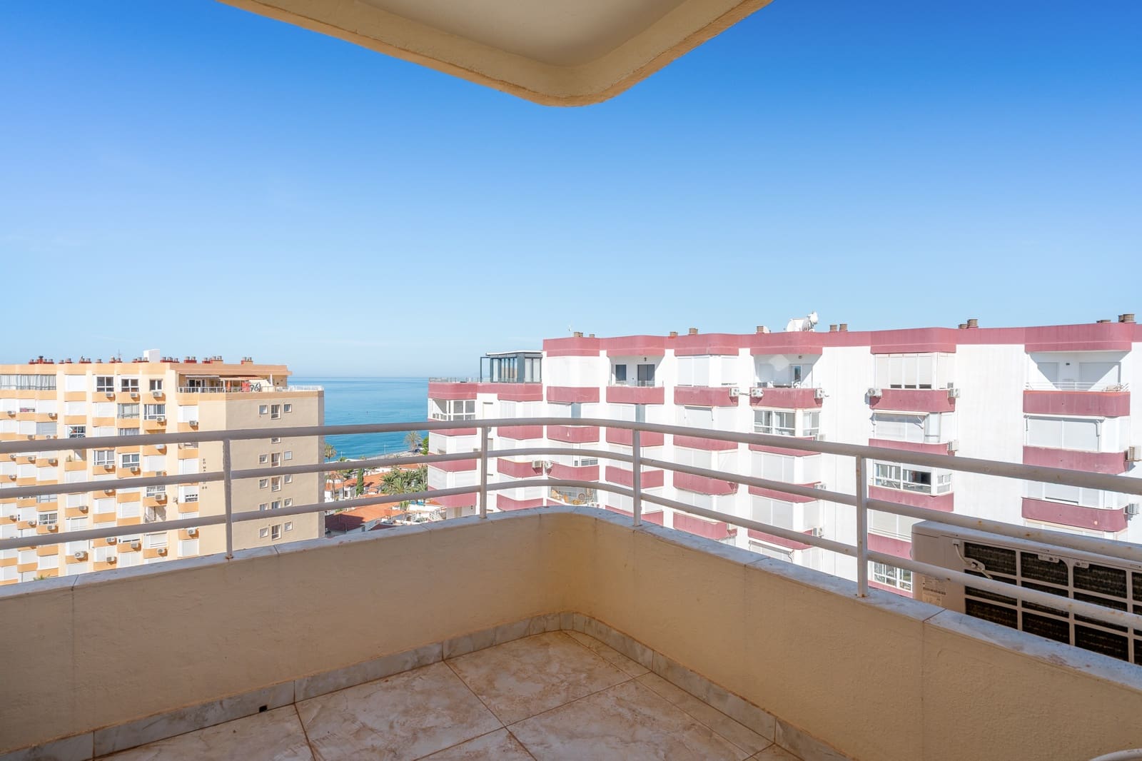 3 sypialnia Apartament na sprzedaż w Torrox-Costa z basenem - 695 000 € (Ref: 9872567)