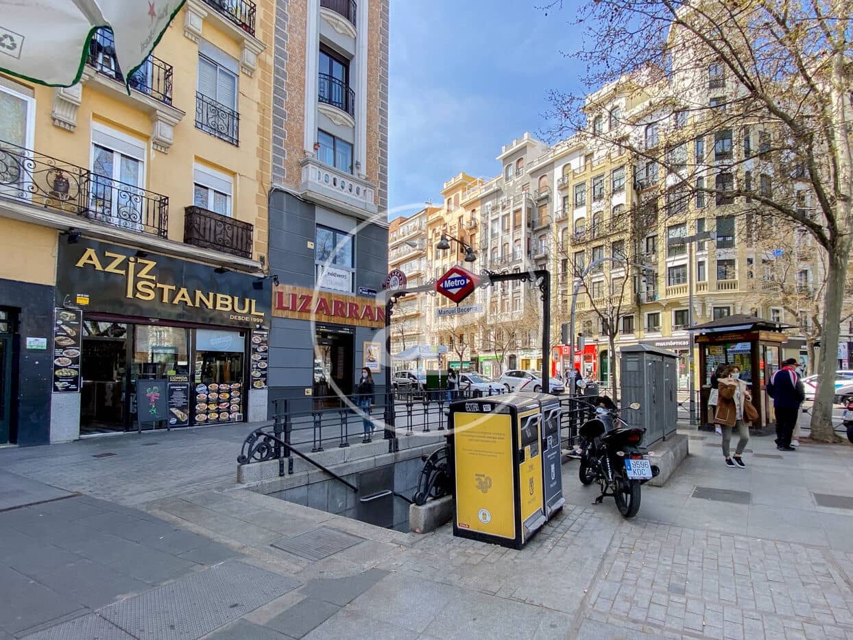 Apartamento de 3 habitaciones en Madrid ciudad en venta - 2.390.000 € (Ref: 10004233)