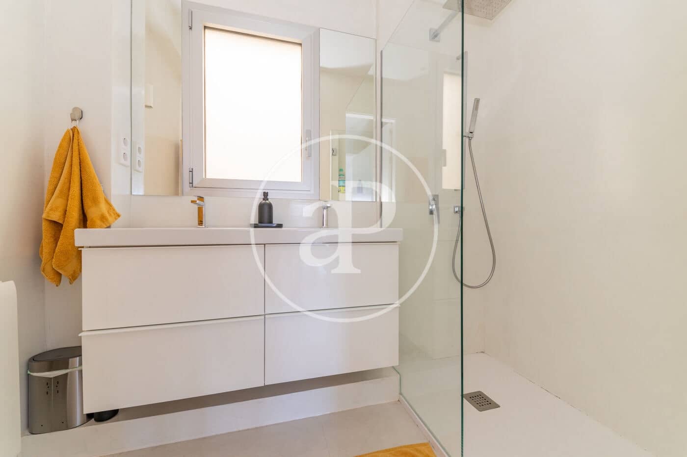 3 quarto Apartamento para arrendar em Madrid cidade - 4 000 € (Ref: 10004234)