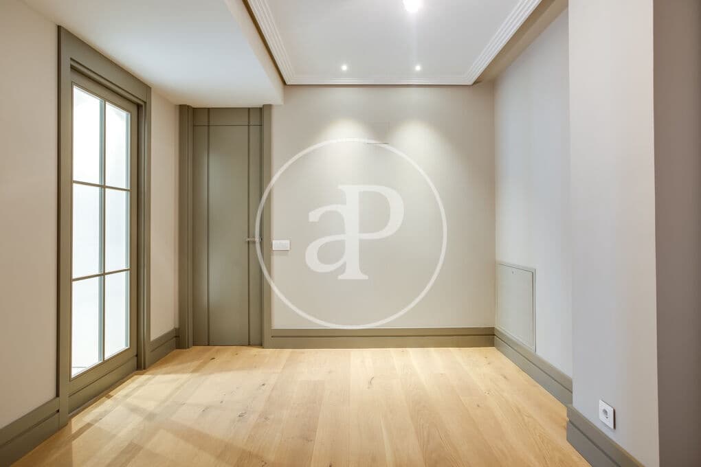 4 slaapkamer Appartement te huur in Madrid stad - € 7.500 (Ref: 10004236)