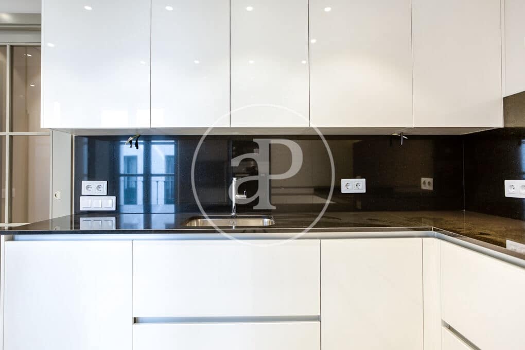 4 slaapkamer Appartement te huur in Madrid stad - € 7.500 (Ref: 10004236)