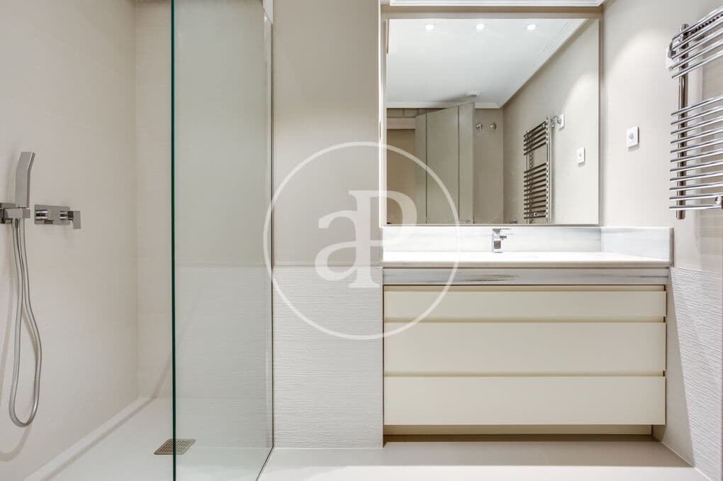 4 slaapkamer Appartement te huur in Madrid stad - € 7.500 (Ref: 10004236)