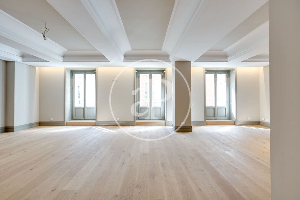 4 slaapkamer Appartement te huur in Madrid stad - € 7.500 (Ref: 10004236)
