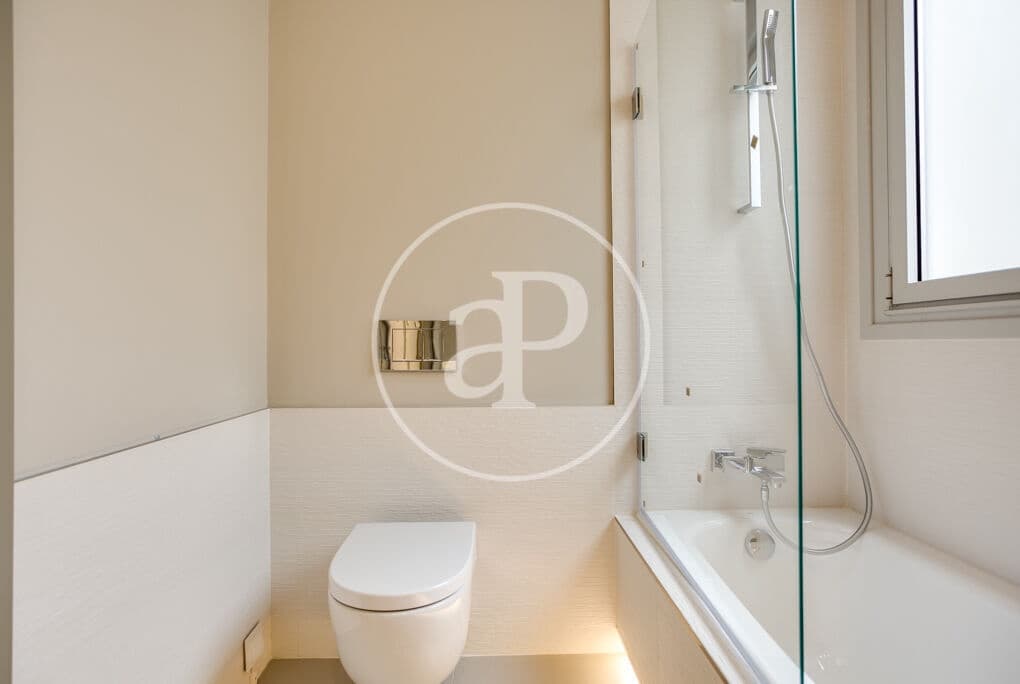 4 slaapkamer Appartement te huur in Madrid stad - € 7.500 (Ref: 10004236)