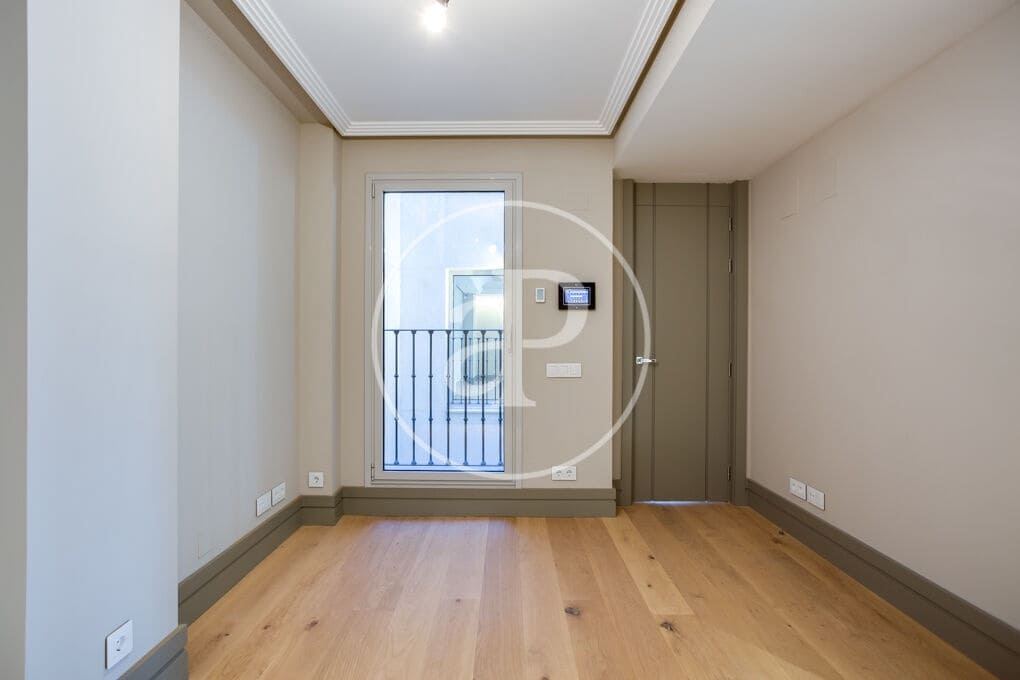 4 slaapkamer Appartement te huur in Madrid stad - € 7.500 (Ref: 10004236)