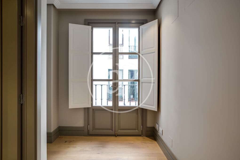 4 slaapkamer Appartement te huur in Madrid stad - € 7.500 (Ref: 10004236)
