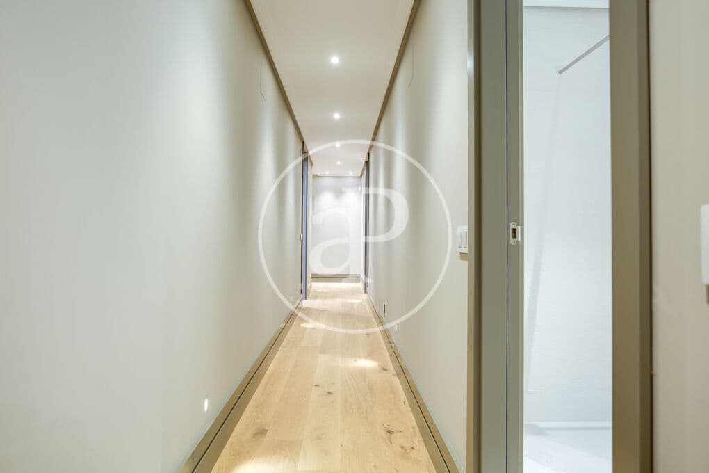 4 slaapkamer Appartement te huur in Madrid stad - € 7.500 (Ref: 10004236)