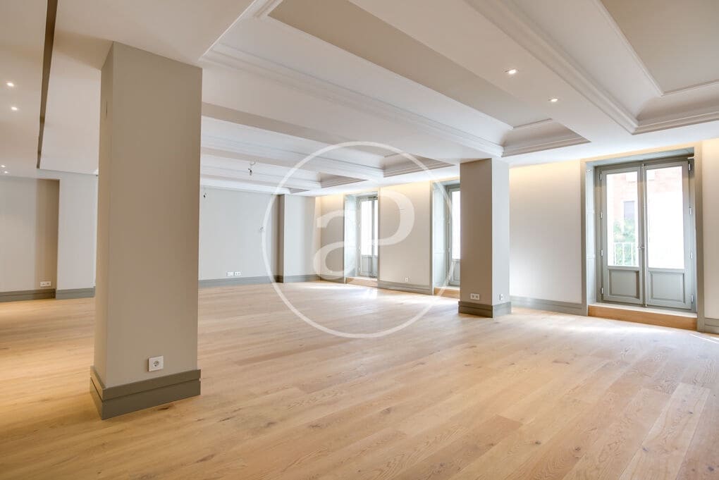 4 slaapkamer Appartement te huur in Madrid stad - € 7.500 (Ref: 10004236)