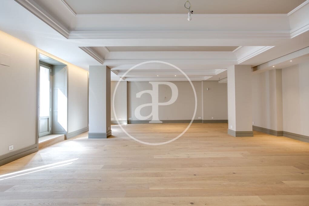 4 slaapkamer Appartement te huur in Madrid stad - € 7.500 (Ref: 10004236)