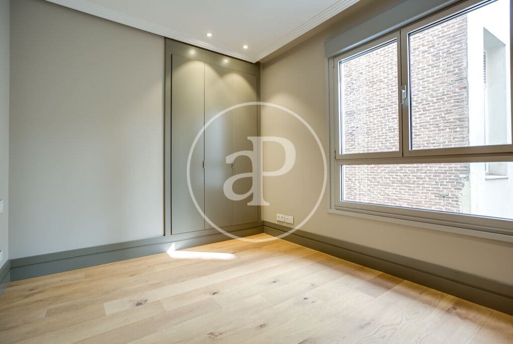 4 slaapkamer Appartement te huur in Madrid stad - € 7.500 (Ref: 10004236)