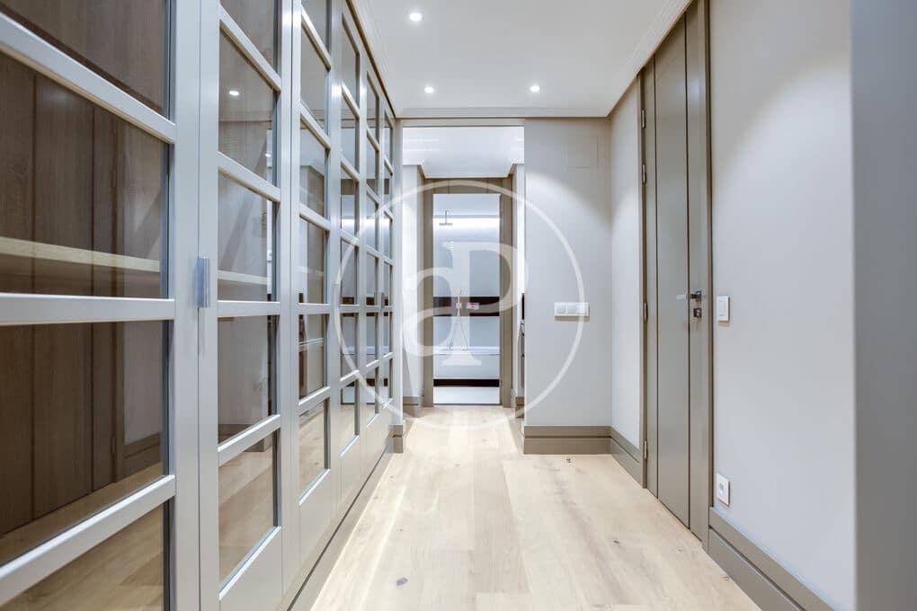 4 slaapkamer Appartement te huur in Madrid stad - € 7.500 (Ref: 10004236)