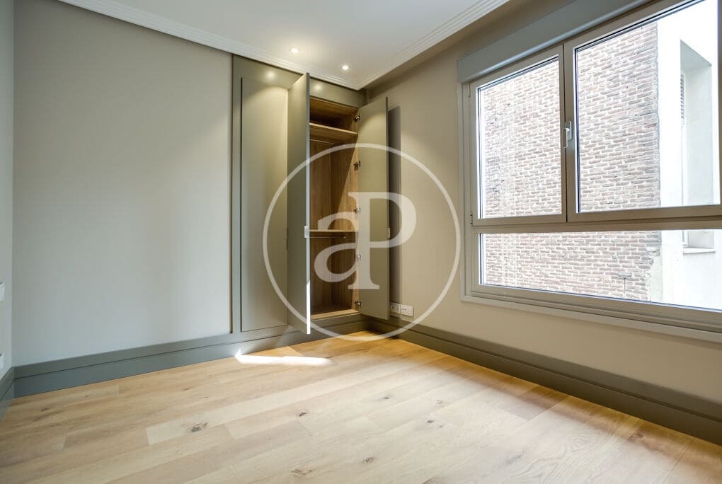 4 slaapkamer Appartement te huur in Madrid stad - € 7.500 (Ref: 10004236)