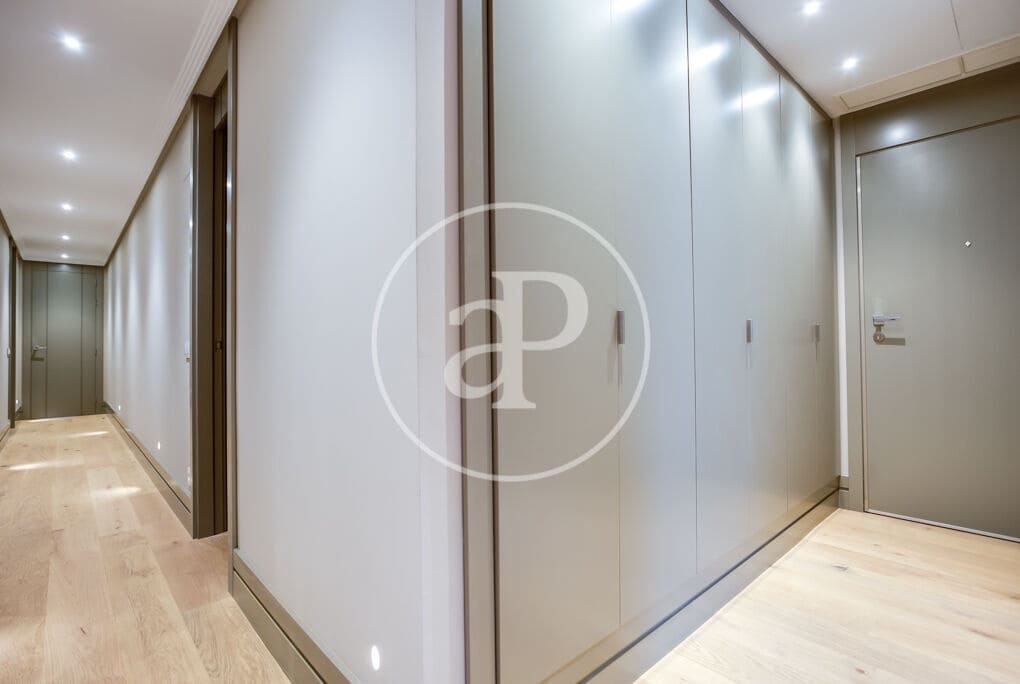 4 slaapkamer Appartement te huur in Madrid stad - € 7.500 (Ref: 10004236)