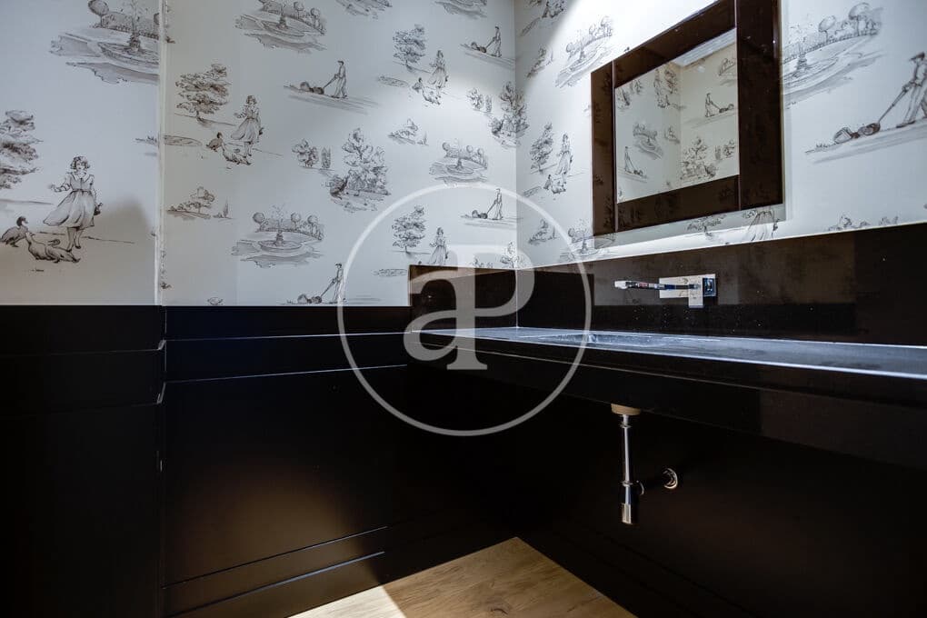 4 slaapkamer Appartement te huur in Madrid stad - € 7.500 (Ref: 10004236)