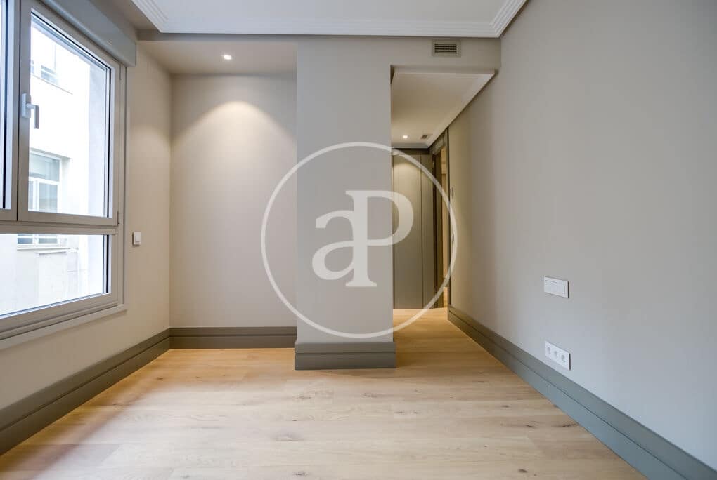 4 slaapkamer Appartement te huur in Madrid stad - € 7.500 (Ref: 10004236)